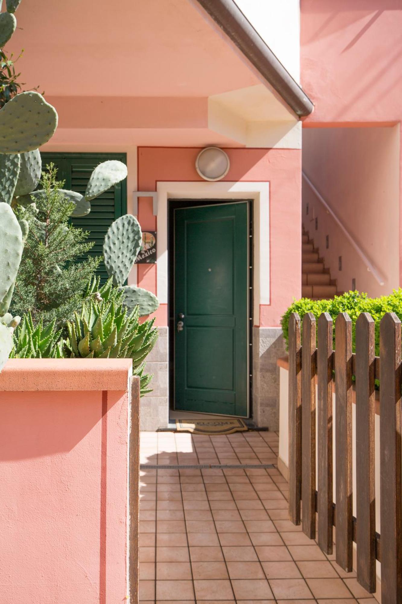 Apart-hotel World Village 3*