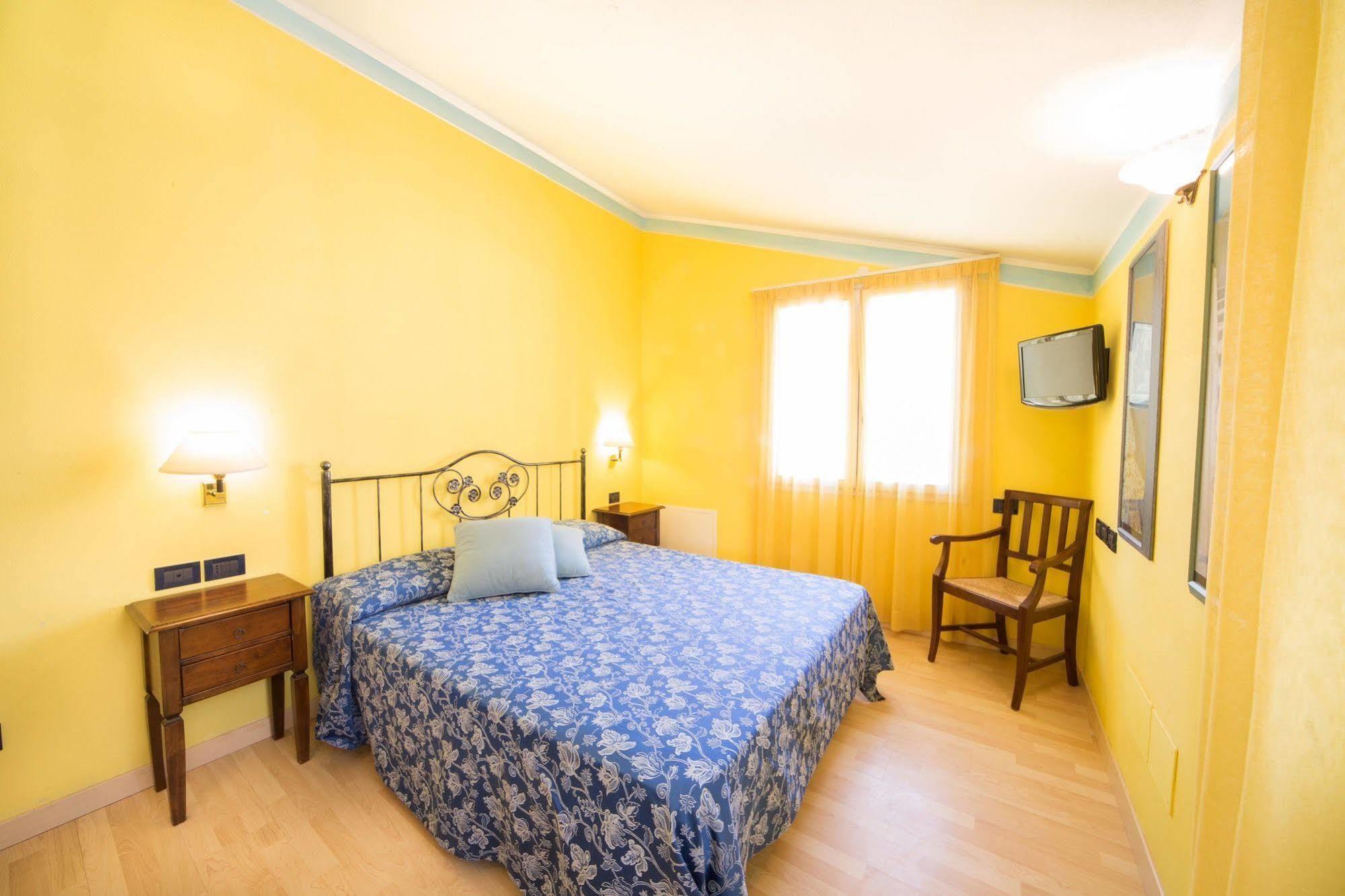 Apart-hotel World Village